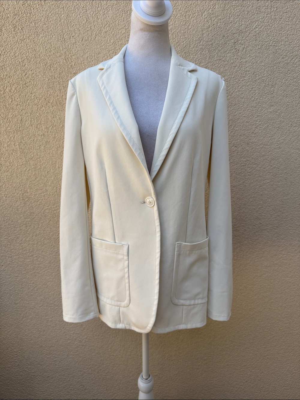 Anatomie single-button tailored blazer in a cream/off-white unlined